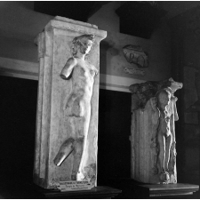 Musée des Antiquités nationales, Saint-Germain-en-Laye : balustrade en terre cuite, époque romaine