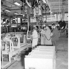 Régie Renault : la chaîne de montage des Dauphines