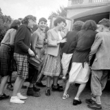 Luzarches : départ en promenade d'une classe