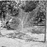 Ligue française de l'Enseignement : camp familial de vacances, la préparation des filets