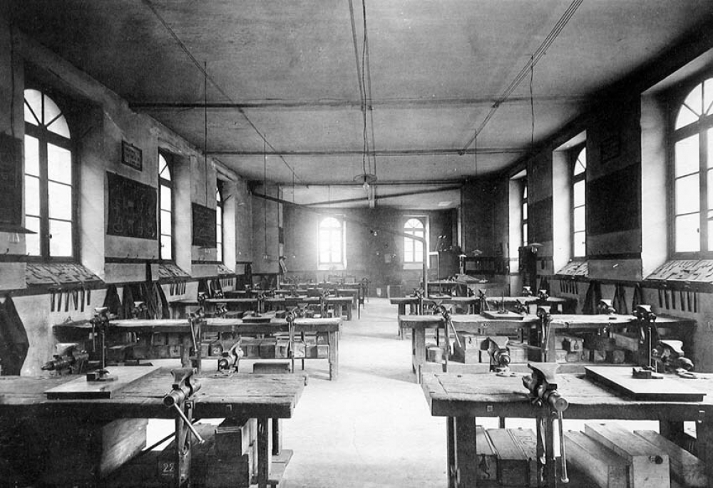 Ecole Chevrollier - Ecole Primaire Supérieure Professionnelle - Angers. (Maine-et-Loire).