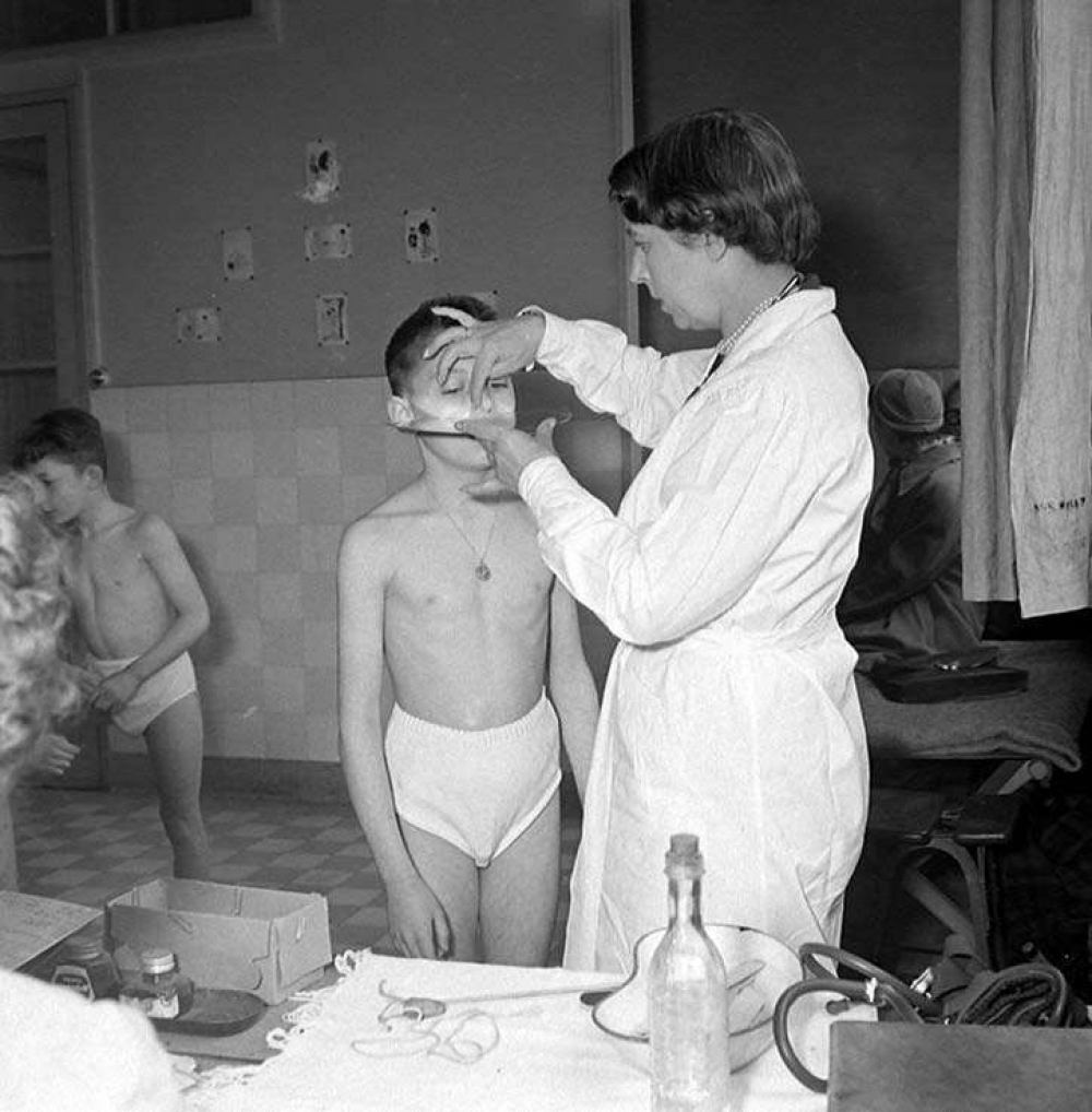 Ecole communale de la Ville de Paris, examen médical : mesure de la perméabilité nasale