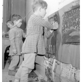 Ecole maternelle à Paris : peinture sur un thème musical