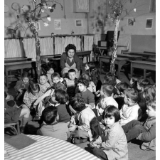 Ecole maternelle à Paris : mime sur un thème musical