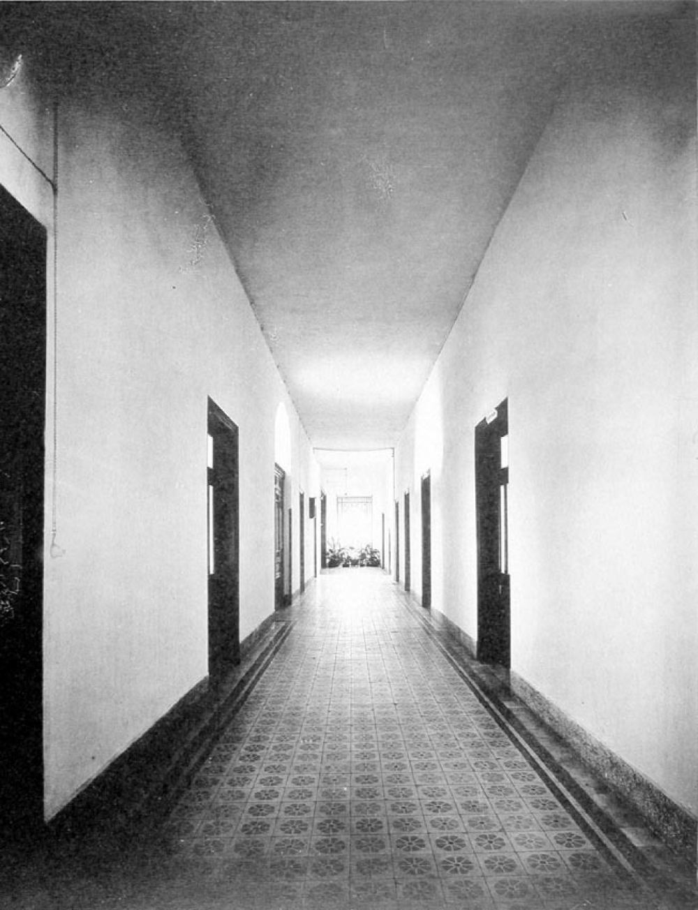 Institution Ste Anne des Soeurs de Besançon. Beyrouth. 1929-1930.