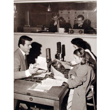 Enseignement audio-visuel. Lecture de documents pour la classe à la radio. Jean Deschamp et Monique Clerc.