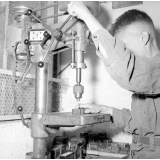 Prytanée de La Flèche : travail à la perceuse
