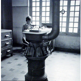 Institution publique d'éducation surveillée : la section enseignement ménager. Le repassage.