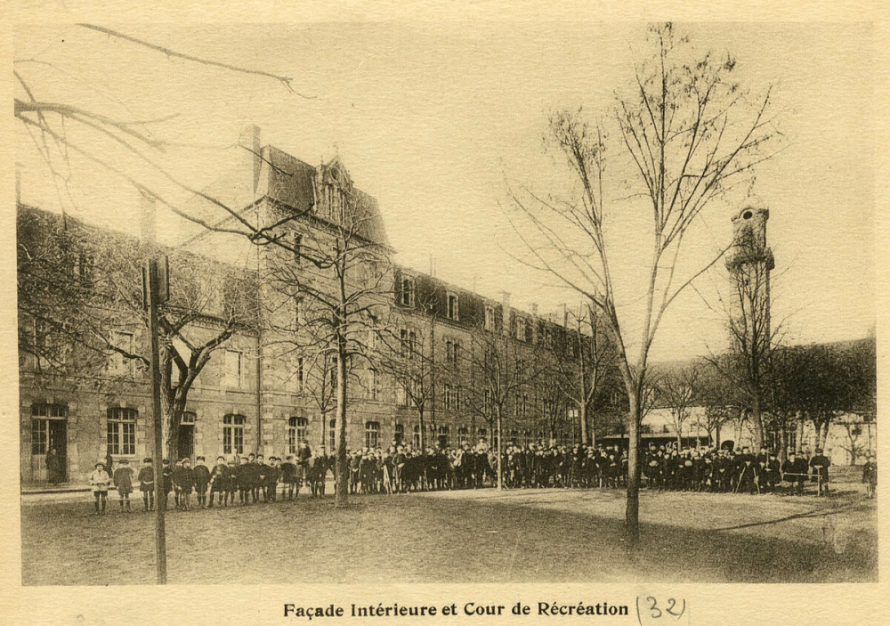 Souvenir des Noces de Diamant du Pensionnat Saint-Gilles - Moulins (Allier) Octobre 1853 - 20 Mai 1928.