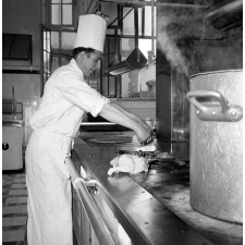 Lycée de jeunes filles de Fontainebleau : les cuisines
