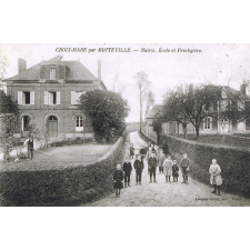 Croix-Mare par Motteville - Mairie, Ecole et Presbytére.