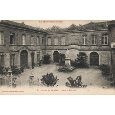 La Montagne Noire - 5 - Ecole de Sorèze - Cour d'Entrée.