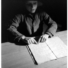 Institut départemental des Aveugles de la Seine (Ecole Braille).
L'enseignement destiné aux aveugles. L'écriture en braille.