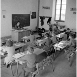 Ecole primaire : Institutrice pendant le cours