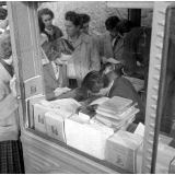Rentrée scolaire au nouveau lycée-collège d'Orsay : La fourniture du matériel scolaire
