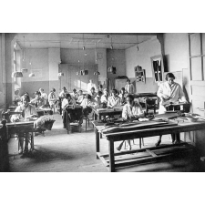 École Rachel - Fondation Léonard Rosenthal. Écoles d'Enseignement Technique gratuites - Section Féminine, 8 Rue Quinault - Paris.