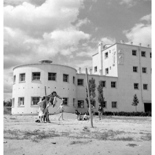 Ecole nationale d'enseignement technique de Montluçon : cours de gymnastique (saut en hauteur)