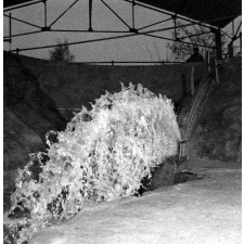 Ecole Nationale Supérieure d'Electrotechnique, d'Electronique et d'Hydraulique de Toulouse : le modèle réduit du barrage sur le Karradj (Iran). Vue du canal de décharge.