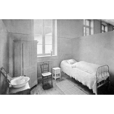 Lycée de Jeunes Filles - Roannne. Album du Cinquantenaire. 1933.