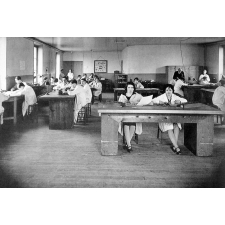 École Rachel - Fondation Léonard Rosenthal. Écoles d'Enseignement Technique gratuites - Section Féminine, 8 Rue Quinault - Paris.