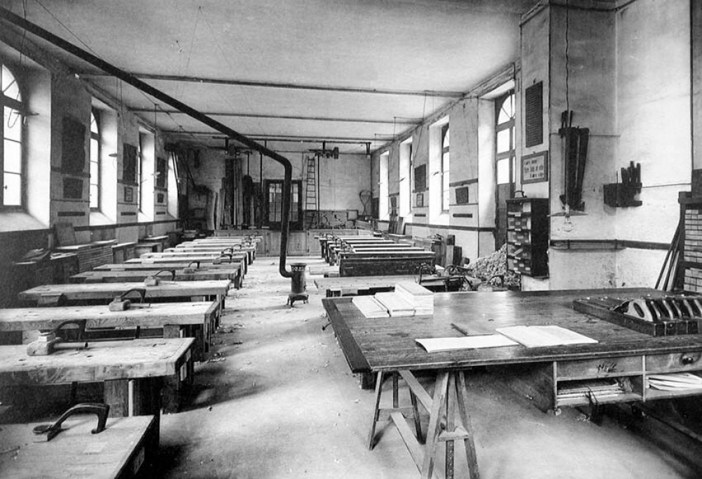 Ecole Chevrollier - Ecole Primaire Supérieure Professionnelle - Angers. (Maine-et-Loire).