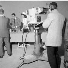 Enseignement audiovisuel : la réalisation d'une émission médicale, dans le studio rue Cognacq-Jay.