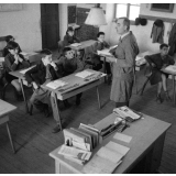 Ecole primaire : Instituteur pendant un cours de français : Grammaire
