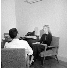 Médecine mentale universitaire : deux adultes en conversation