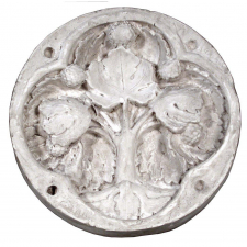 Quadrilobe à motif végétal.