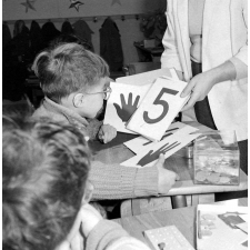 Centre d'éducation spécialisée de Lestrade : la rééducation des déficients visuels. L'apprentissage du calcul.