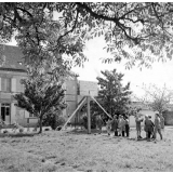 Crucey : Les enfants de l'école du village jouent au tir de basket