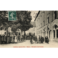 Institution Jeanne-d'Arc - Nevers - Récréation des Grandes.