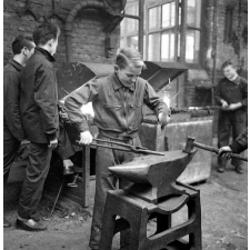 Lycée technique d'Etat : la section forge. Le forgeage à la main.