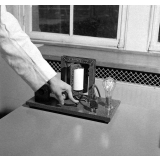 Exposition IPN, Londres : expérience sur l'électricité (mesure de l'intensité)