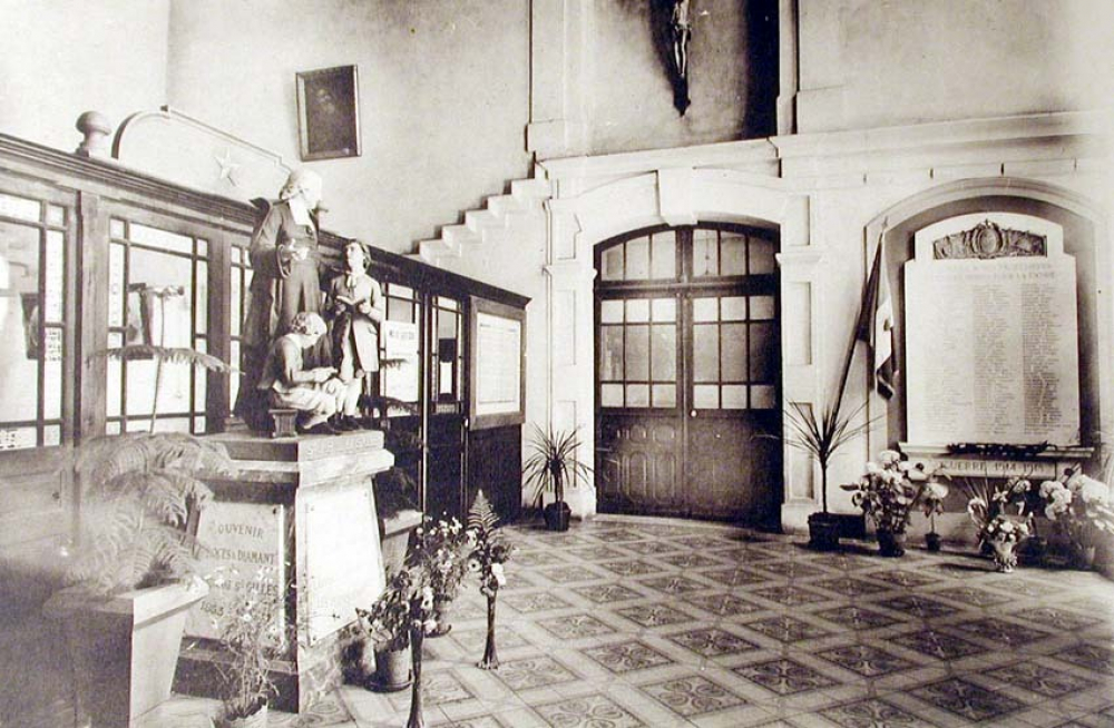 Souvenir des Noces de Diamant du Pensionnat Saint-Gilles - Moulins (Allier) Octobre 1853 - 20 Mai 1928.