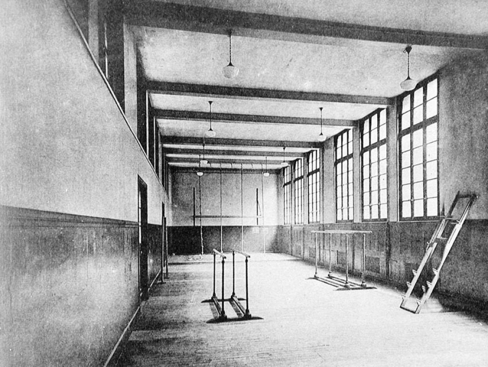 Chambre de Commerce de Paris - Ecole Commerciale, 39 Avenue Trudaine. 1938-1939. 