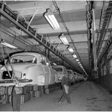 Régie Renault : la chaîne de montage des Dauphines
