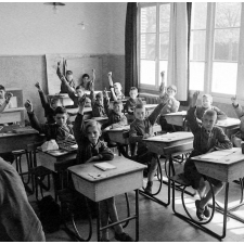 Méthode Freinet : l'apprentissage de l'imprimerie et la réalisation d'un journal scolaire. Une classe en activité.