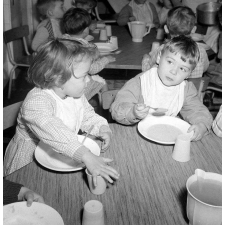Ecole maternelle d'Aubervilliers : la salle à manger