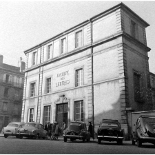 Faculté des lettres : la façade principale.