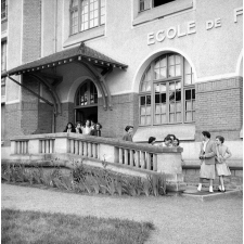 Ecole de filles de Luzarches (S. & O.) : après le certificat d'études