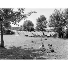 Colonie sanitaire de Montboissier : jeu des osselets