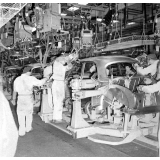 Régie Renault : la chaîne de montage des Dauphines