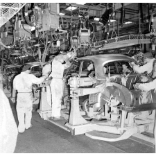 Régie Renault : la chaîne de montage des Dauphines