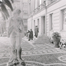 Centre Universitaire Méditerranéen : Nice : Statue : Promenade des anglais