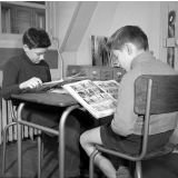 Bibliothèque des enfants à Paris : lecture de bandes dessinées