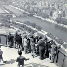 Colonie de vacances. Vue sur Paris.