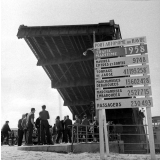 Voyage scolaire de fin d'année : Classe de garçons de Corbeil : Le Havre : Entrée du port