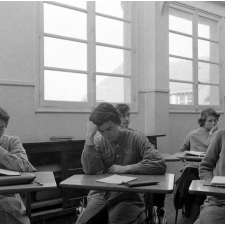 Lycée-pilote mixte de Montgeron. Des élèves pendant un cours.