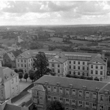 Lycée de Coutances : la façade sur la cour intérieure.